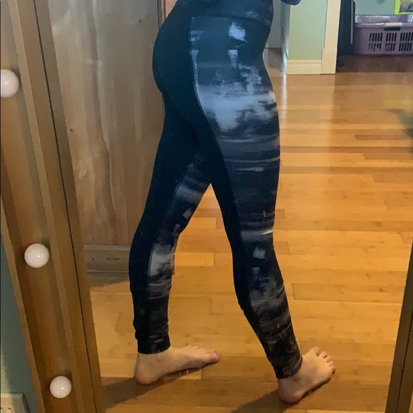 Under Armour leggings - Picture 2 of 2